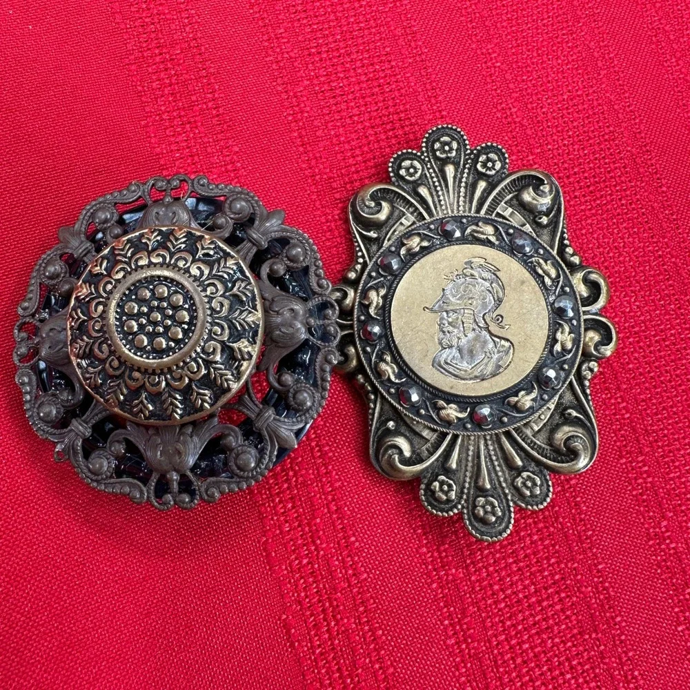 VTG Hamdmade Brooch Set‎ 2 PC Roman Soldier Relief Ornate Gold Tone Filigree